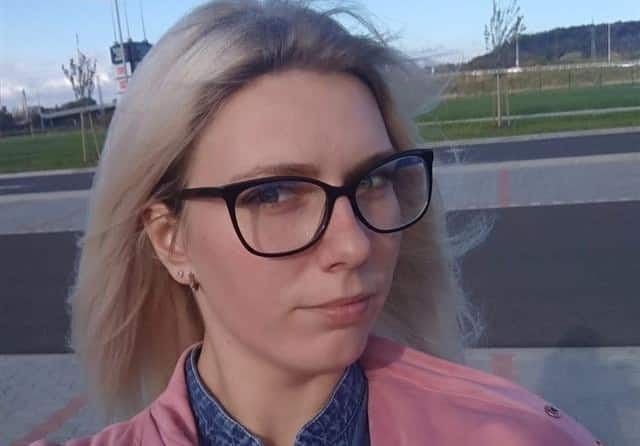 Une fille de Magdebourg cherche un lieu de rencontre dans un parking
